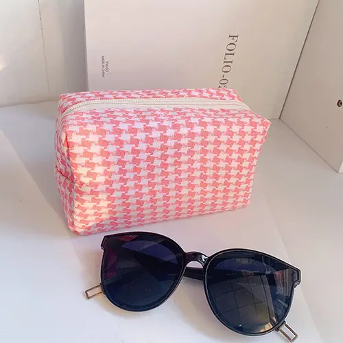 Wholesale Houndstooth Cosmetic Bag | Elegant Makeup Organizer with Pastel Colors for Beauty Brands & Retailers